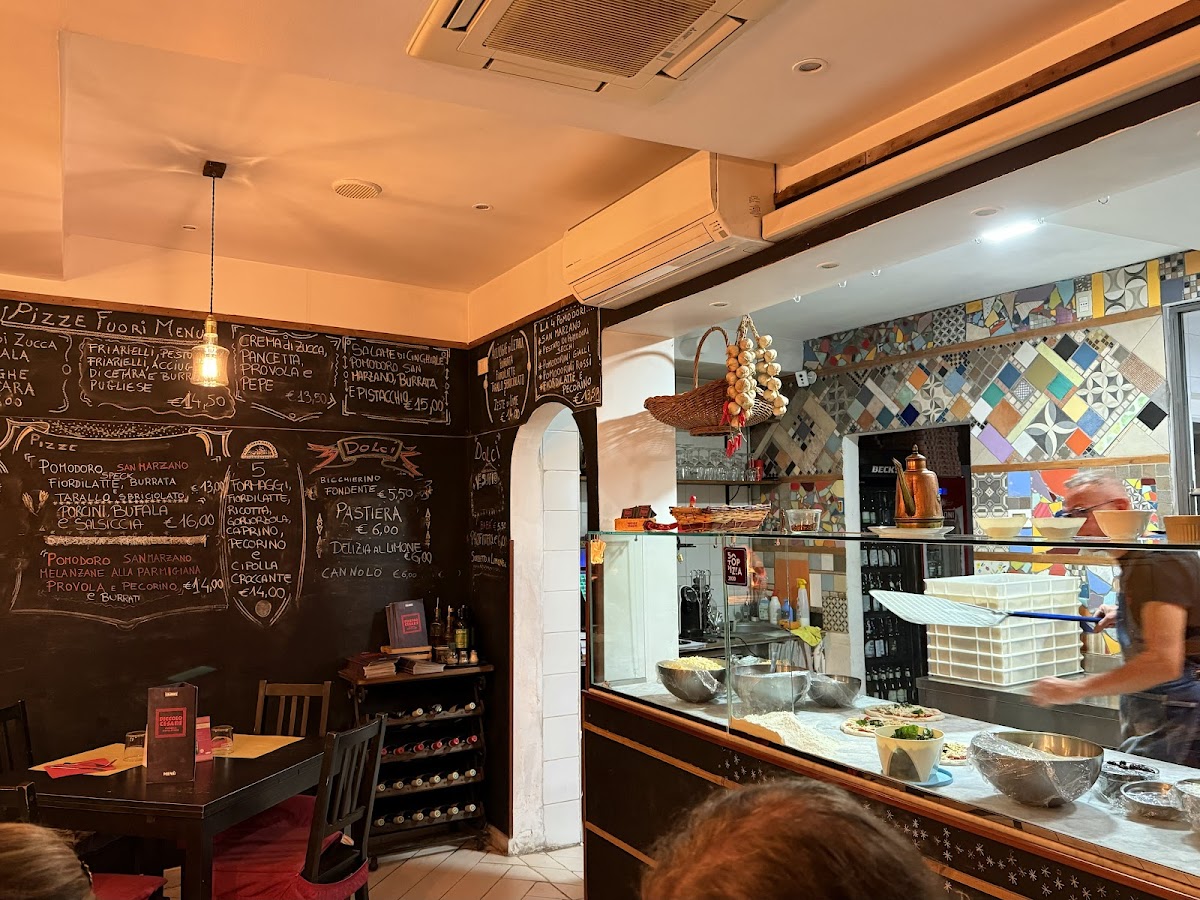 Pizzeria napoletana Piccolo Cesare Pizza NAPOLETANA - 7